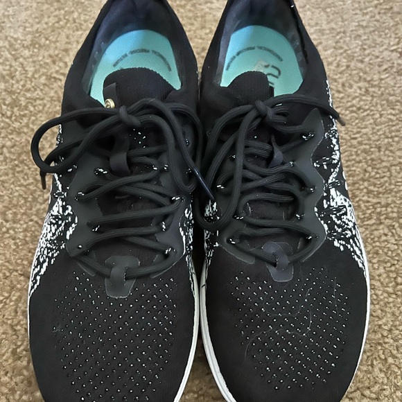 Ryka Women's, Momentum Walking Shoe ~ 6.5 - Picture 3 of 4